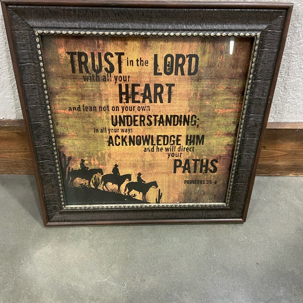 Different decorations. Message me which one you are interested in